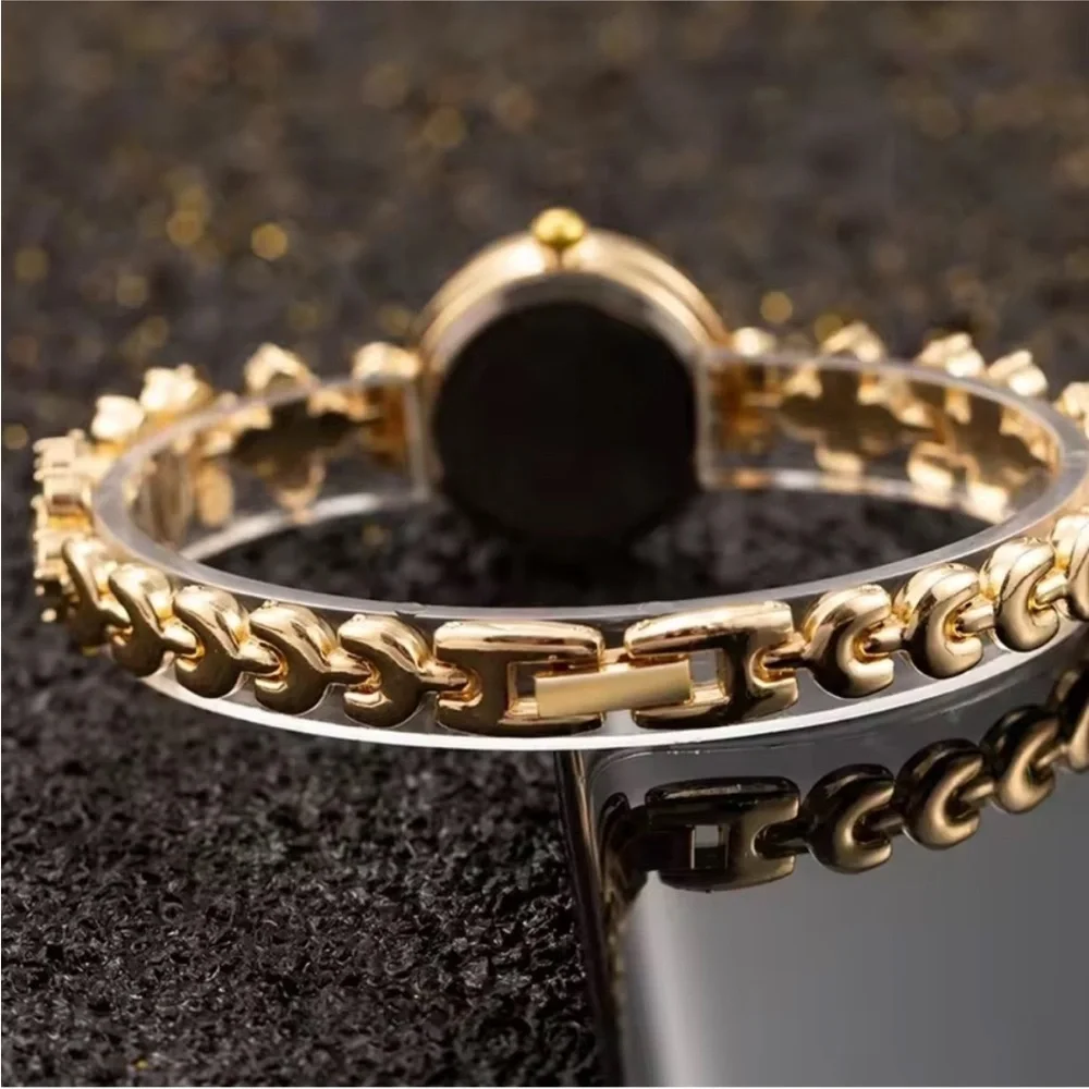New Panthere Vintage Gold Women's Watch with Crystal Accents